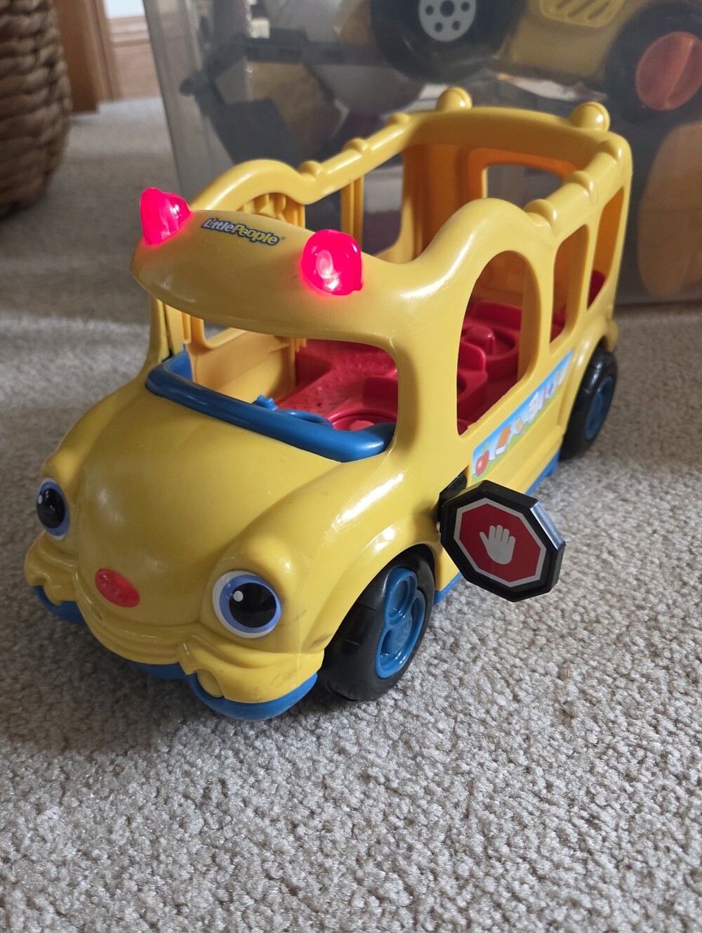 Fisher-Price LITTLE PEOPLE Yellow School Bus (2005) Lights Up & Plays Music!